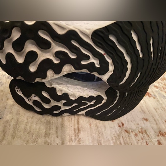 Womens Nike React FlyKnit Athletic Shoes - Picture 4 of 5